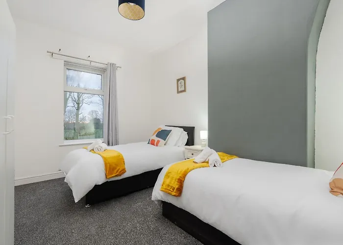 Spacious 4Br Home Near Etihad - Free Parking - 5 Min Train Station بيت للعطل *