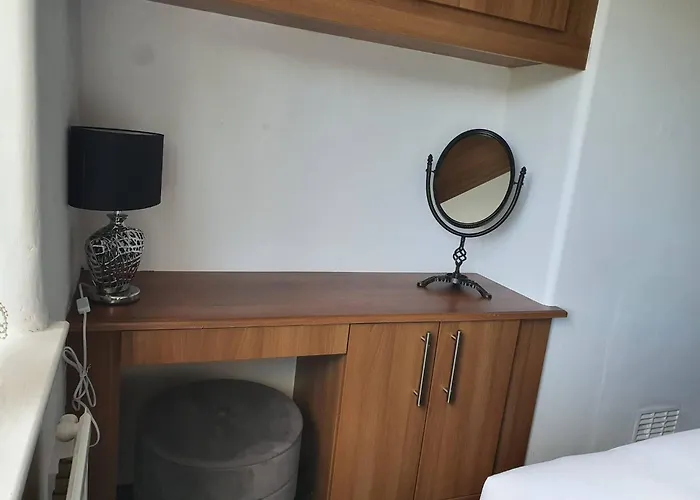 Сasa de vacaciones Spacious 3br - Nr Clifton Train Station 510min Walk - Garden Free Parking *