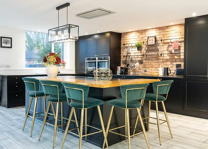 Stunning Family With Hot Tub In Worsley