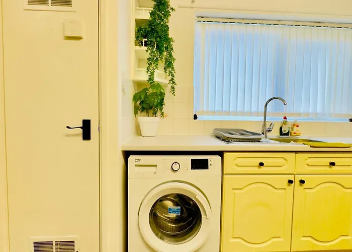 Сasa de vacaciones Stylish 4 Bedrome House - Free Parking