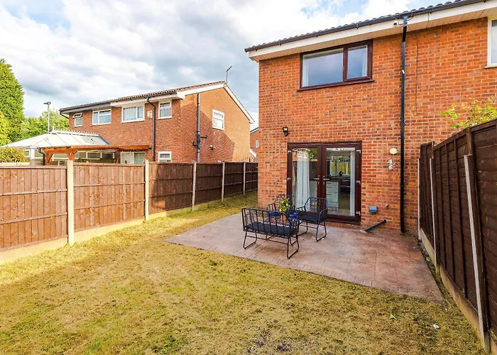 Сasa de vacaciones Modern 2-bed By 53 Degrees Near Etihad & Centre, With Free Parking!