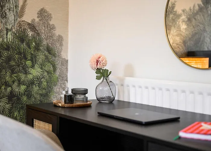 Luxury 5 Bed 10 Min To Airport Sleeps 14 Holiday home Manchester