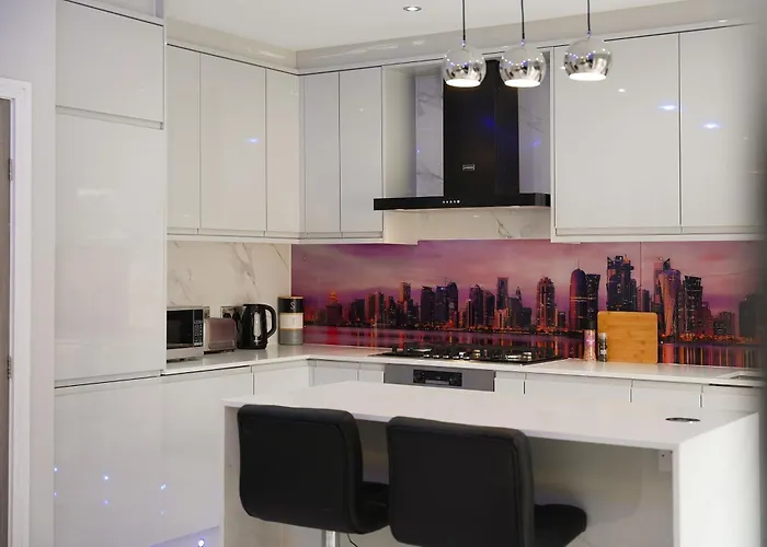 Stylish With Free Parking And Easy Access *