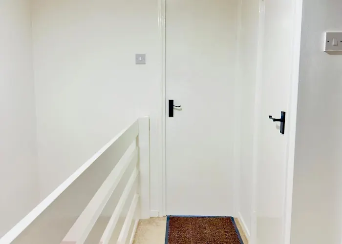 Сasa de vacaciones Stylish 4 Bedrome House - Free Parking *