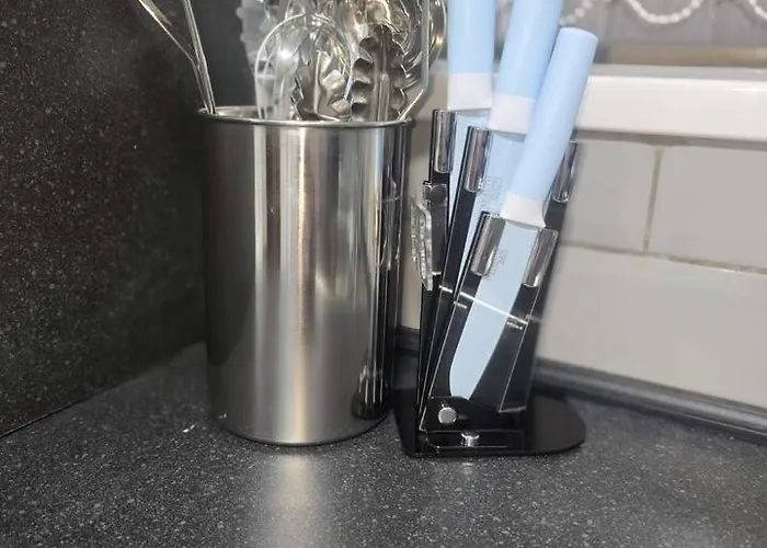 Casa de Férias Lovely Large 3 Bedroom House Manchester