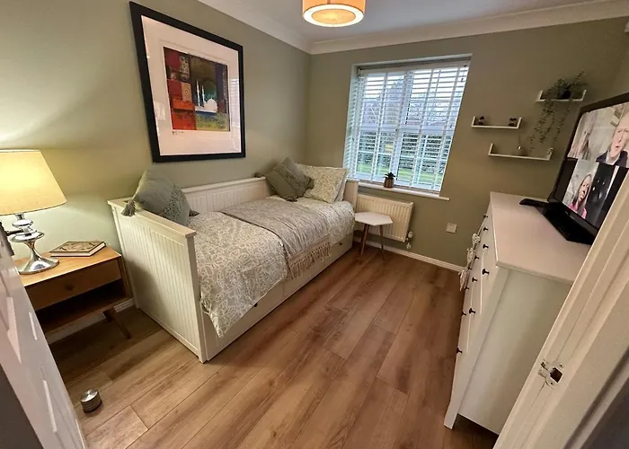 Stretford 4 Bed Townhouse M32 Manchester