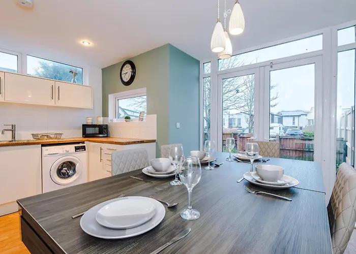 Group Stay, Sleeps 12, 3 Bathroom *