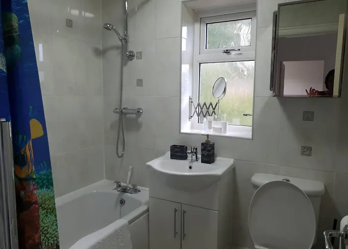 Сasa de vacaciones Spacious 3br - Nr Clifton Train Station 510min Walk - Garden Free Parking *