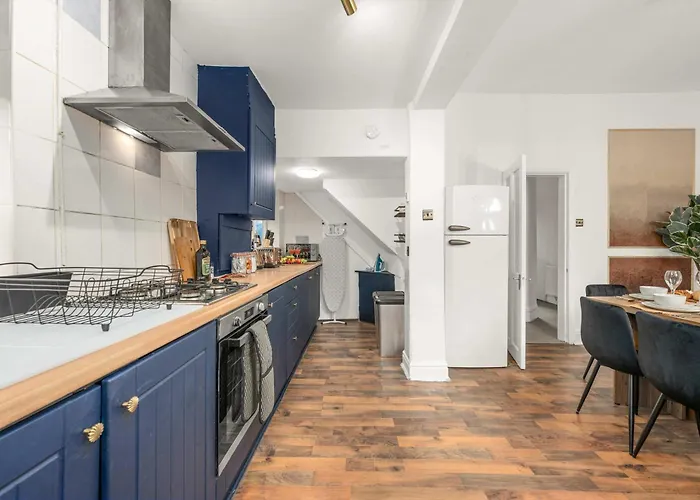 Vakantiehuis Luxury 5 Bed 10 Min To Airport Sleeps 14 *