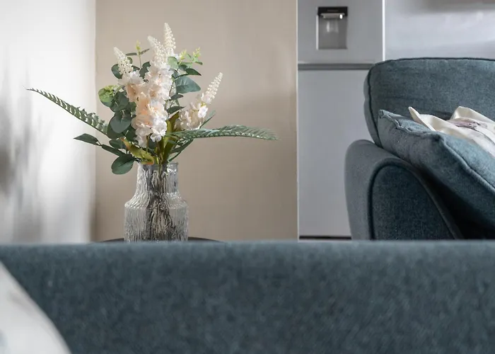 Spacious 4Br Home Near Etihad - Free Parking - 5 Min Train Station *