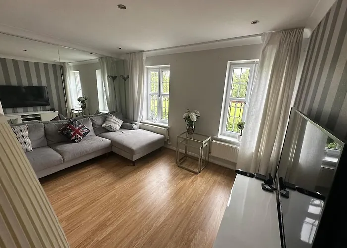 Stretford 4 Bed Townhouse M32 *