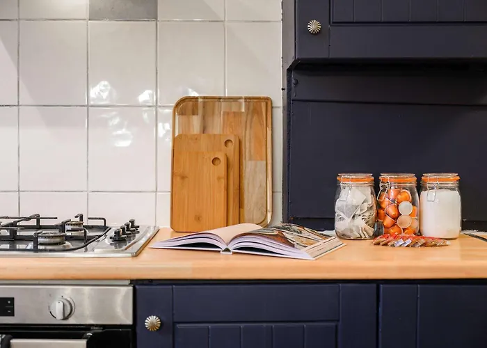 Vakantiehuis Luxury 5 Bed 10 Min To Airport Sleeps 14 *