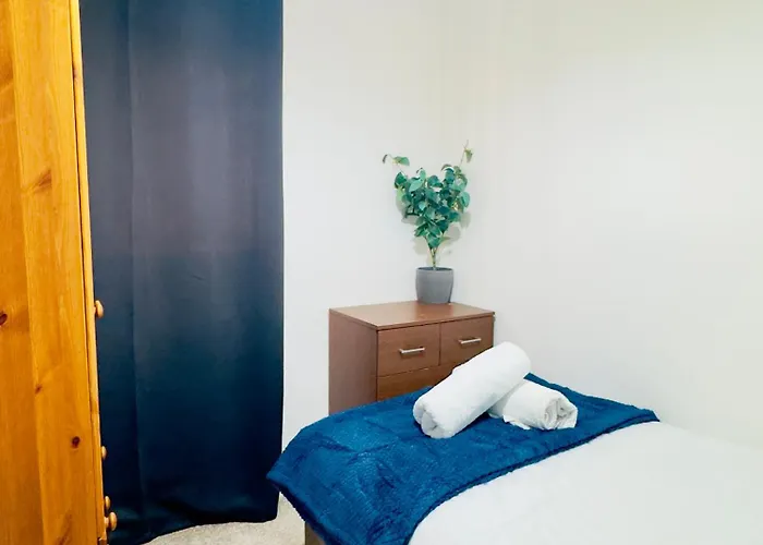 Сasa de vacaciones Stylish 4 Bedrome House - Free Parking *