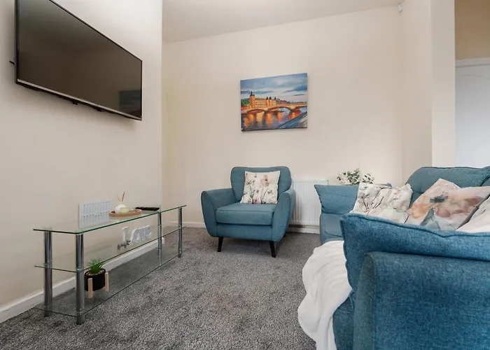 Spacious 4br Near Etihad - Free Parking - 5 Min Train Station Nyaraló Manchester