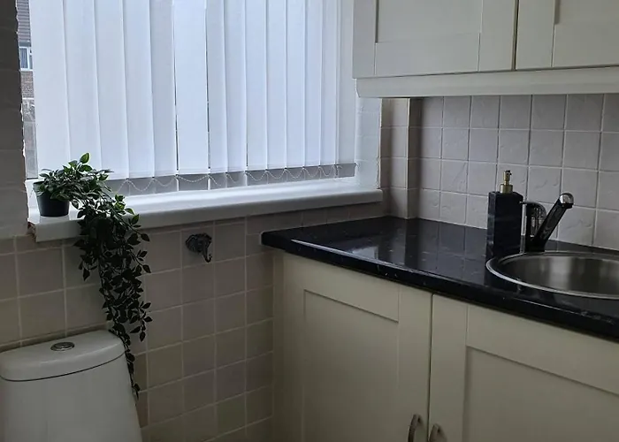 Spacious 3br - Nr Clifton Train Station 510min Walk - Garden Free Parking Сasa de vacaciones *