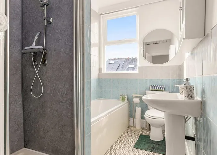 Holiday home Luxury 5 Bed 10 Min To Airport Sleeps 14 Manchester