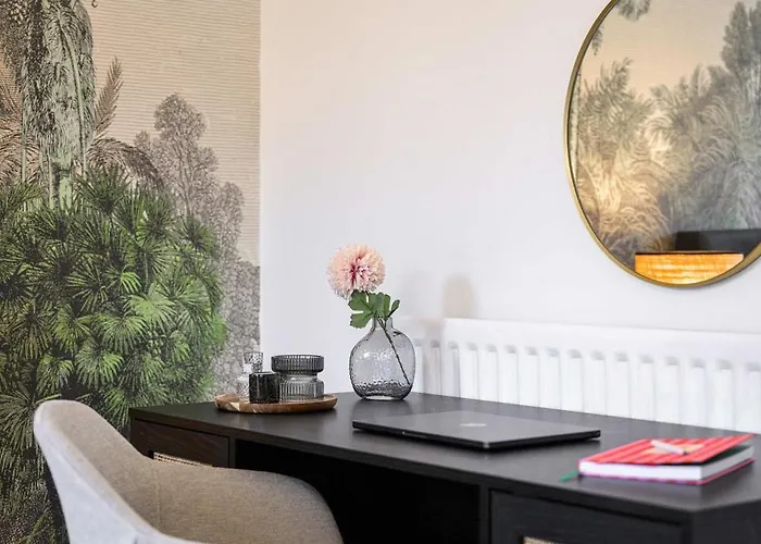 Luxury 5 Bed 10 Min To Airport Sleeps 14 Vakantiehuis *