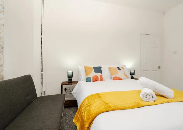 Spacious 4br Near Etihad - Free Parking - 5 Min Train Station *