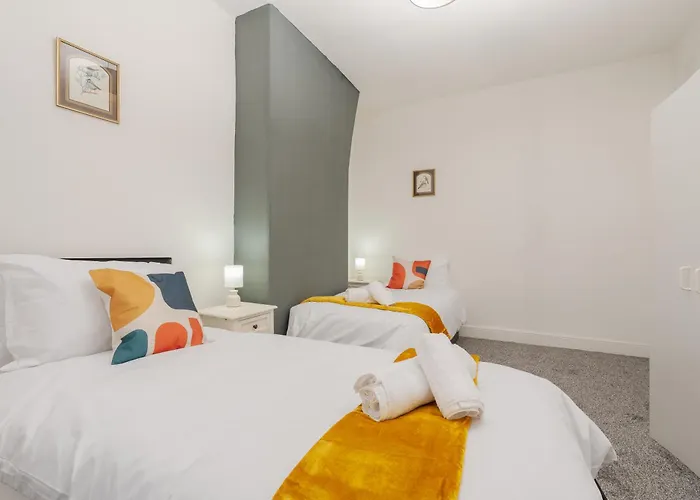 Spacious 4Br Home Near Etihad - Free Parking - 5 Min Train Station