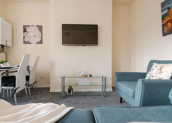 Nyaraló Spacious 4br Near Etihad - Free Parking - 5 Min Train Station *