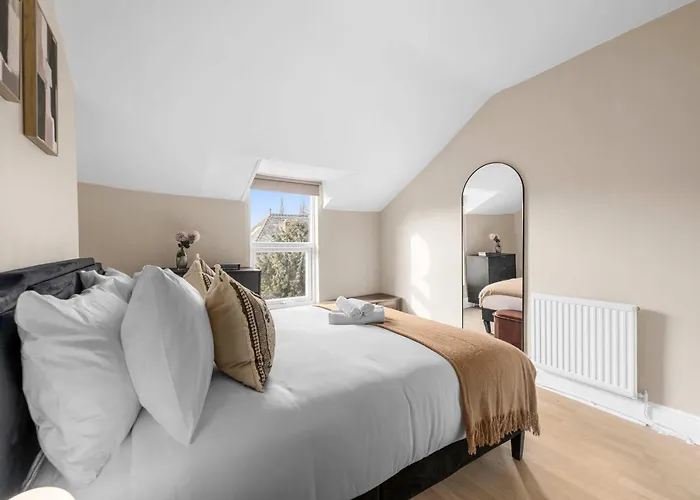 Luxury 5 Bed 10 Min To Airport Sleeps 14 Manchester