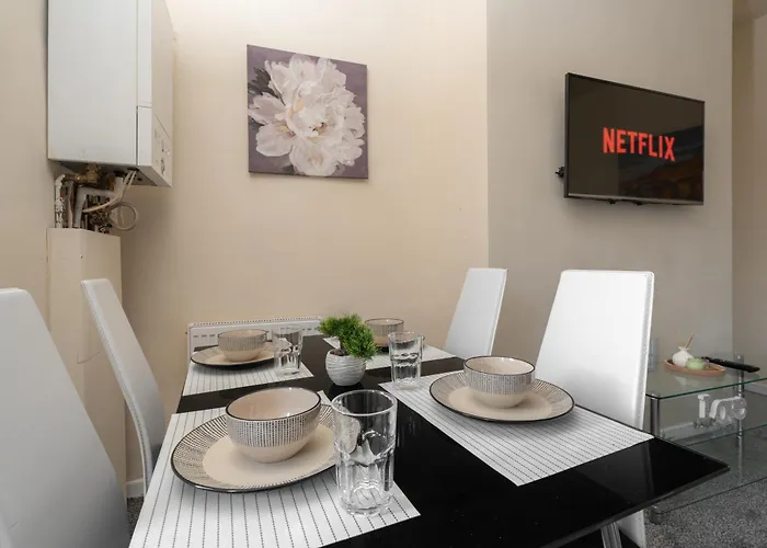 بيت للعطل Spacious 4Br Home Near Etihad - Free Parking - 5 Min Train Station *