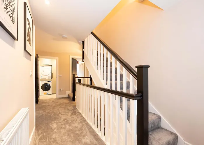 Stunning Family With Hot Tub In Worsley Mánchester