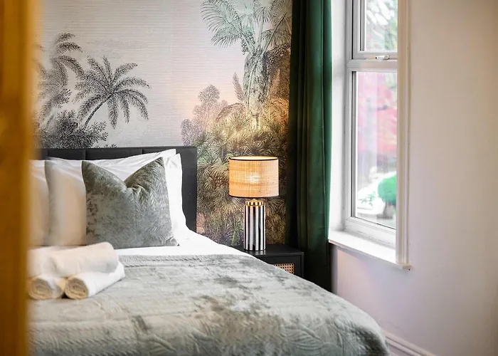 Luxury 5 Bed 10 Min To Airport Sleeps 14 Manchester