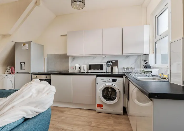 Spacious 4br Near Etihad - Free Parking - 5 Min Train Station Nyaraló