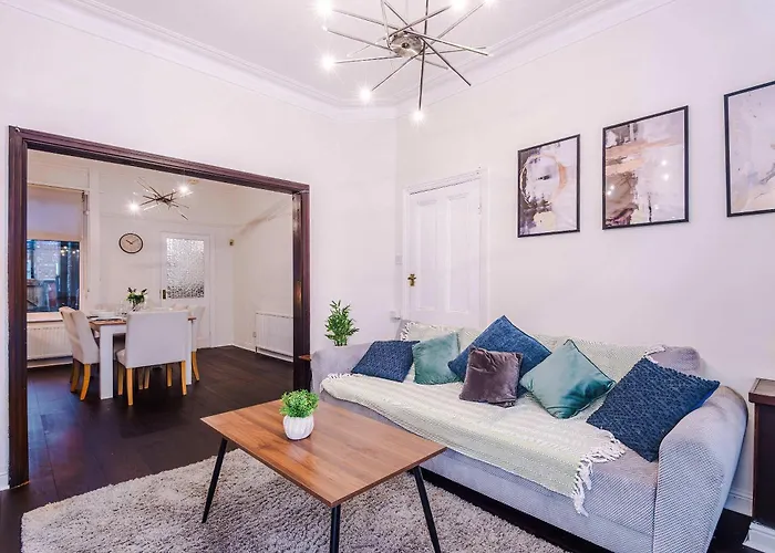 Сasa de vacaciones Oldtrafford - Sleeps 6 - Free Parking - Free Wifi Mánchester