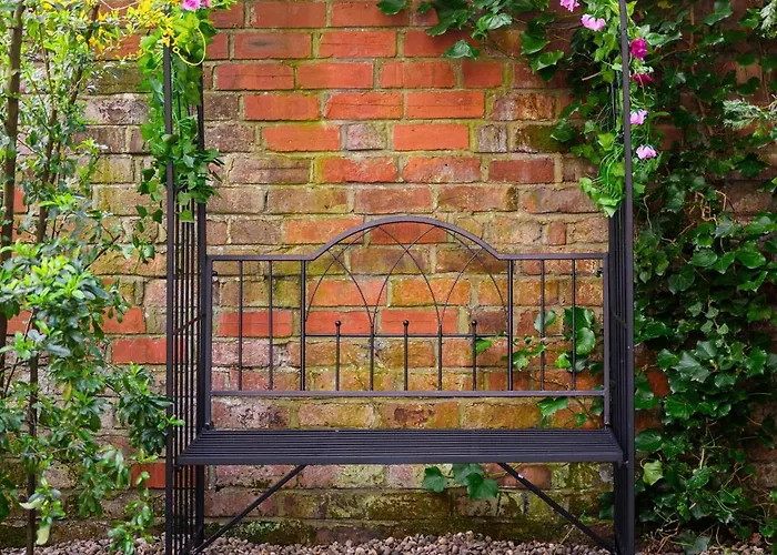 Luxury 5 Bed 10 Min To Airport Sleeps 14 *