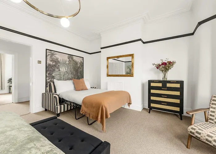 Luxury 5 Bed 10 Min To Airport Sleeps 14 *