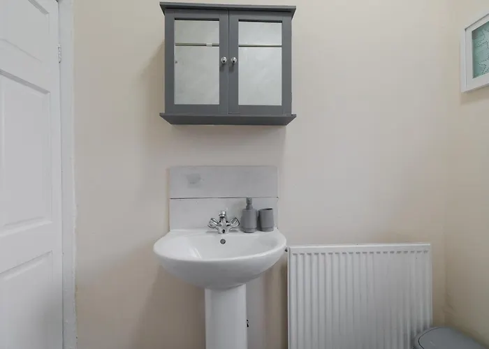 Spacious 4br Near Etihad - Free Parking - 5 Min Train Station Nyaraló