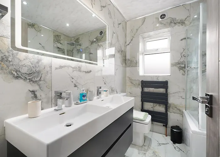 Stylish With Free Parking And Easy Access Сasa de vacaciones