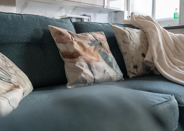 Spacious 4Br Home Near Etihad - Free Parking - 5 Min Train Station بيت للعطل *