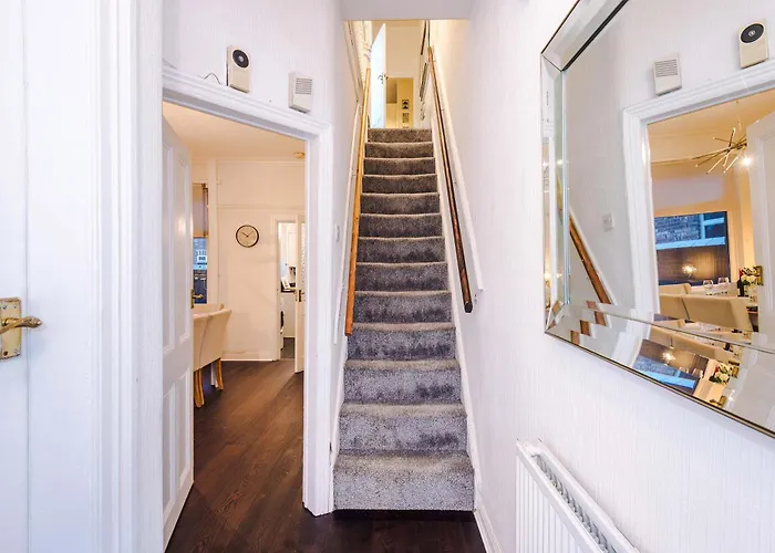 Oldtrafford - Sleeps 6 - Free Parking - Free Wifi Mánchester