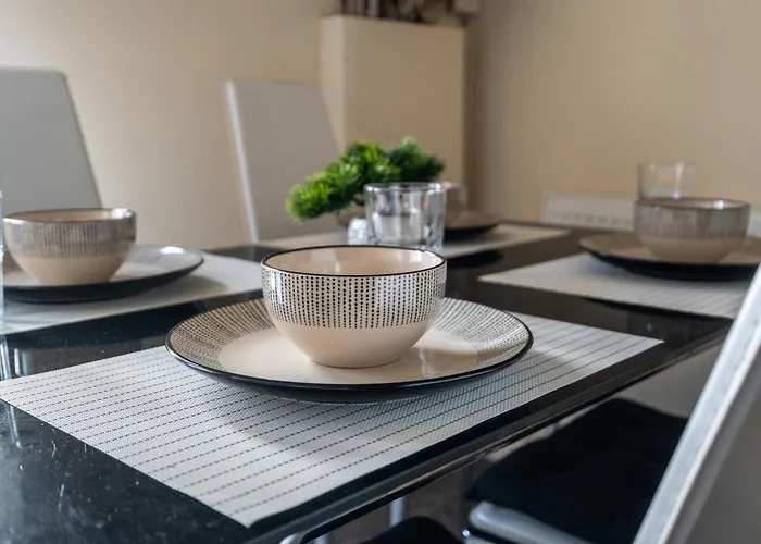 بيت للعطل Spacious 4Br Home Near Etihad - Free Parking - 5 Min Train Station *