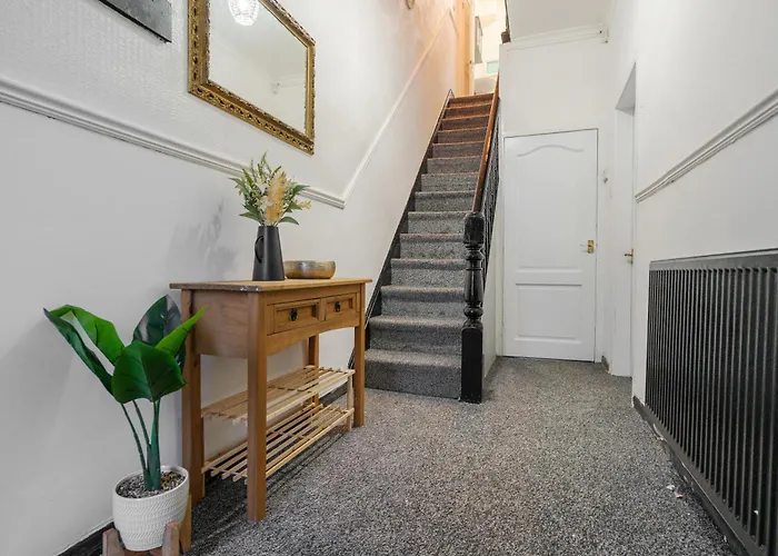 Spacious 4br Near Etihad - Free Parking - 5 Min Train Station Nyaraló *