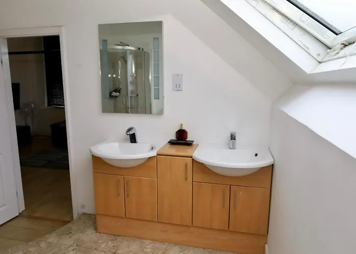 The Church 맨체스터