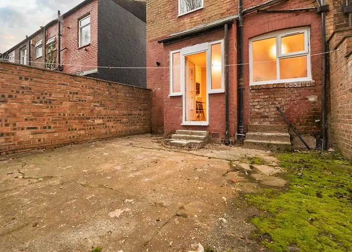 Spacious 4Br Home Near Etihad - Free Parking - 5 Min Train Station *