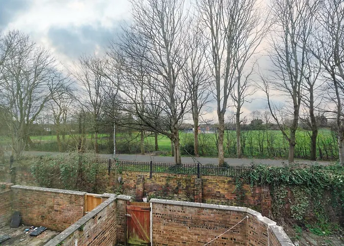 Spacious 4br Near Etihad - Free Parking - 5 Min Train Station Nyaraló *