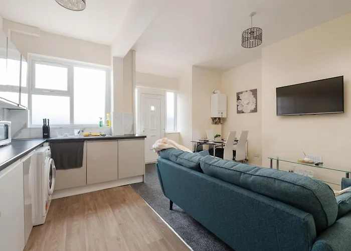 Spacious 4br Near Etihad - Free Parking - 5 Min Train Station Manchester