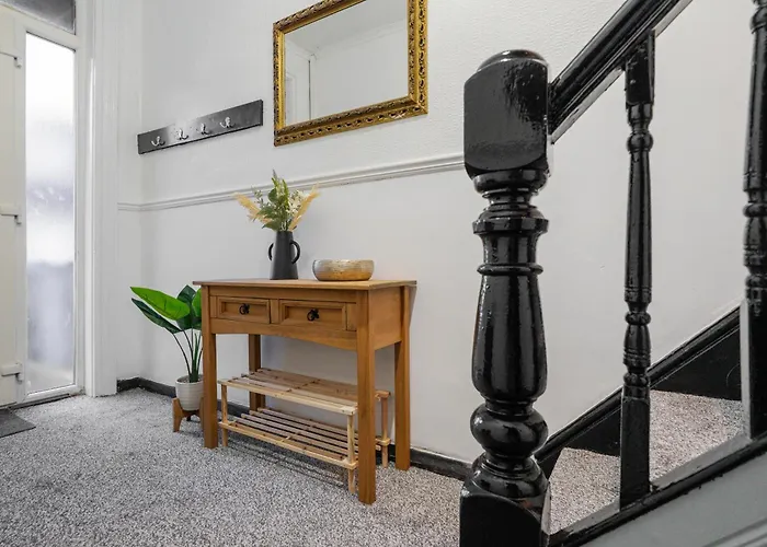 Spacious 4Br Home Near Etihad - Free Parking - 5 Min Train Station * مانشستر