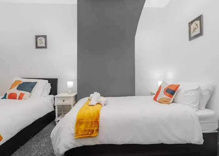 بيت للعطل Spacious 4Br Home Near Etihad - Free Parking - 5 Min Train Station