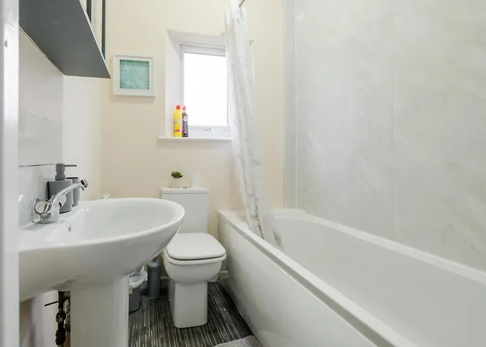 Spacious 4br Near Etihad - Free Parking - 5 Min Train Station Nyaraló *