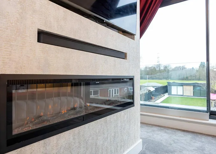 Stunning Family With Hot Tub In Worsley Сasa de vacaciones