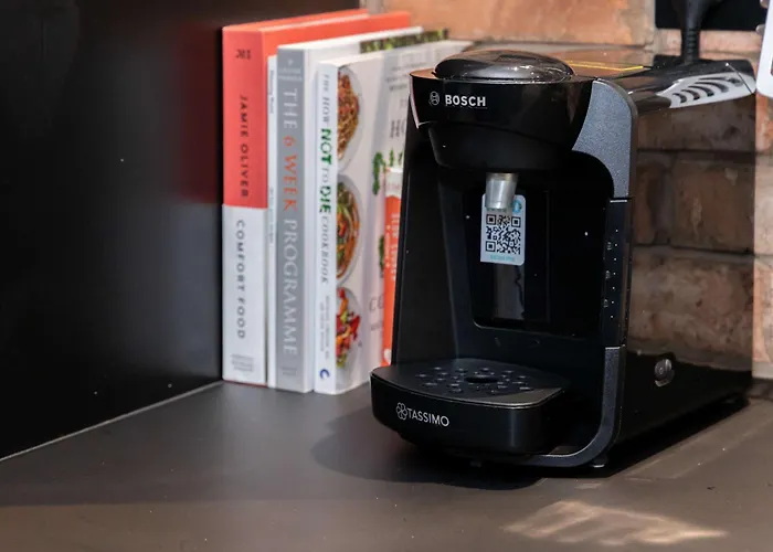 Stunning Family With Hot Tub In Worsley *