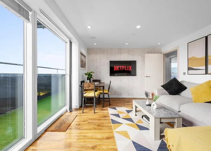 Apartment Penthouse Skyline - 2br, Massive Terrace Retreat *