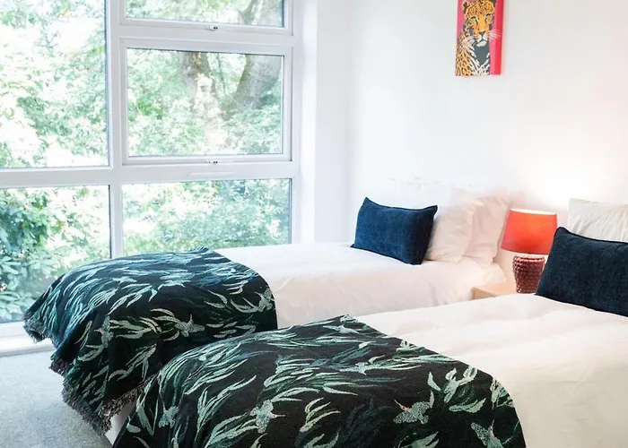 The Prestwich Pad By House Of Josef Mánchester