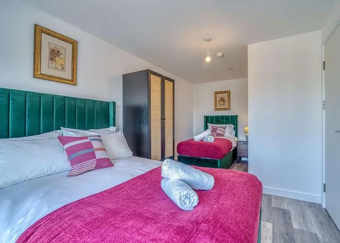 Apartament City View - Free Parking -Near Salford Royal - Sleeps 3 *